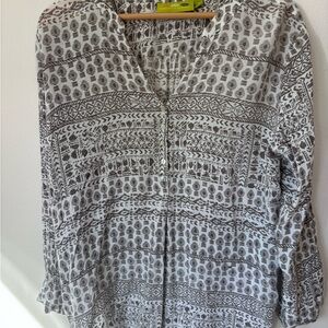 Women's Printed V-Neck Tunic Top in Gray and White